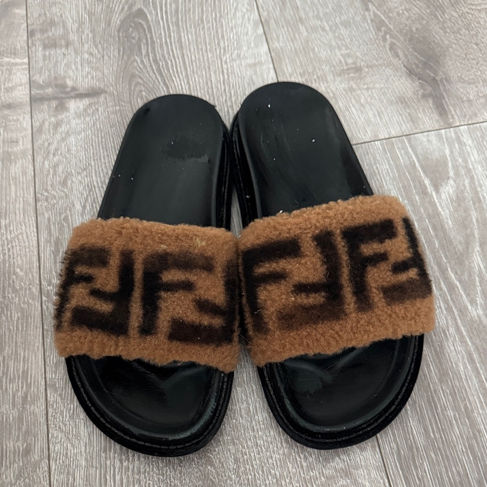 Fendi Black and Tan Logo Fur Slides